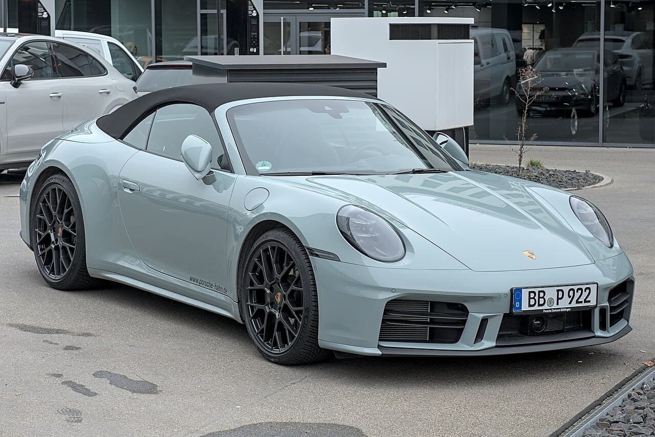 Porsche 911 S/T Lightweight Heritage Sibling