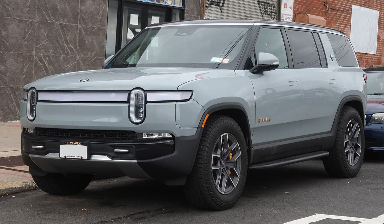 Rivian R1S Quad-Motor: 1,025 HP Electric Adventure Royalty