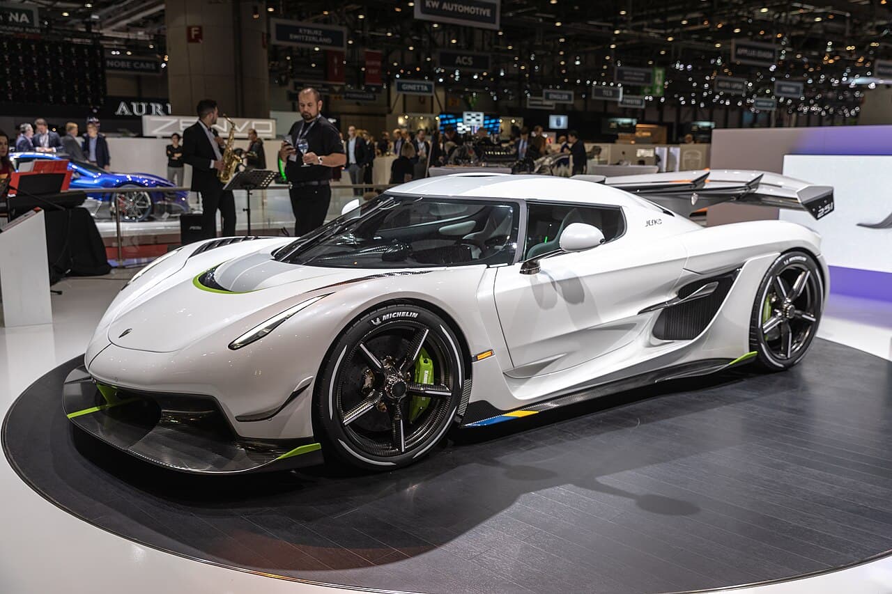 Active Aerodynamics & Digital Twins: How Virtual Wind Tunnels Are Reshaping Supercars